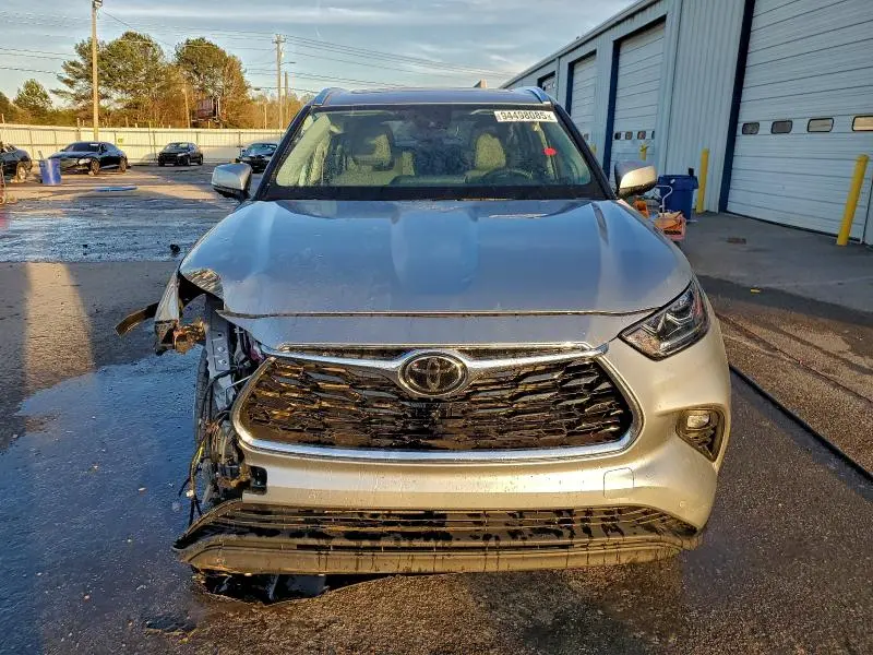 2025 TOYOTA HIGHLANDER LE  