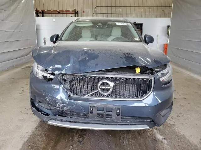 2021 VOLVO XC40 T5 MOMENTUM  