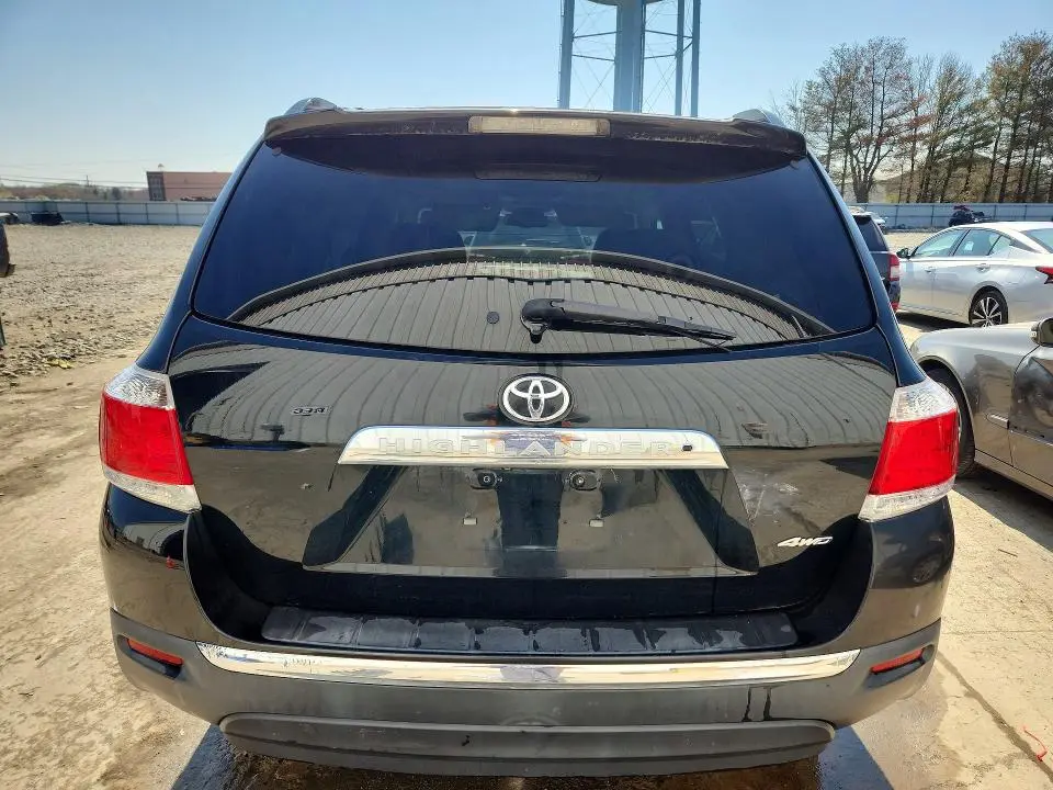 2012 TOYOTA HIGHLANDER SE  
