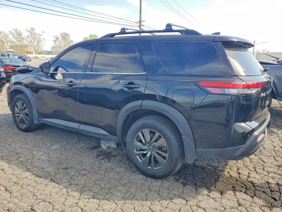 2022 NISSAN PATHFINDER SV  