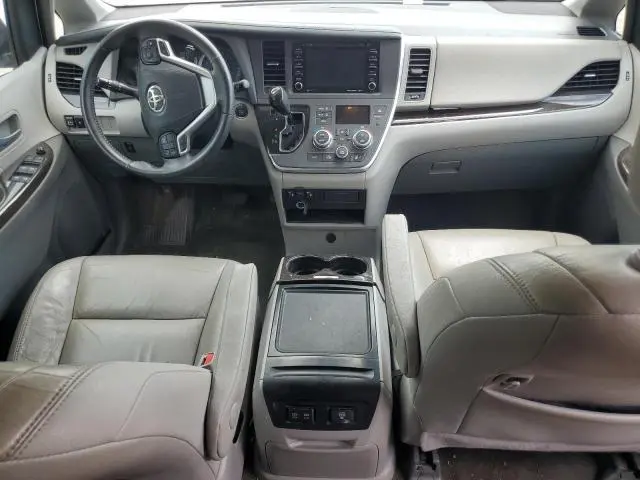 2018 TOYOTA SIENNA XLE  