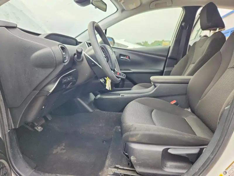 2021 TOYOTA PRIUS LE  