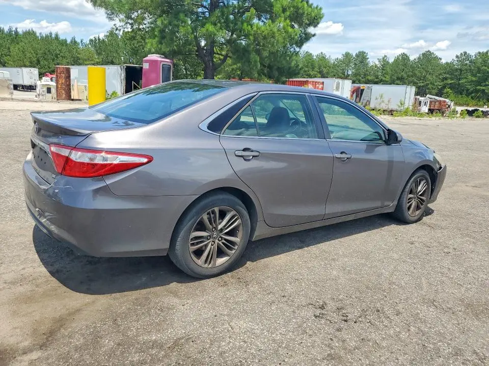 2015 TOYOTA CAMRY SE  