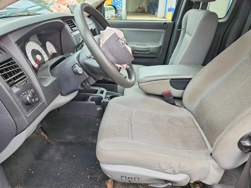2011 DODGE DAKOTA SLT  