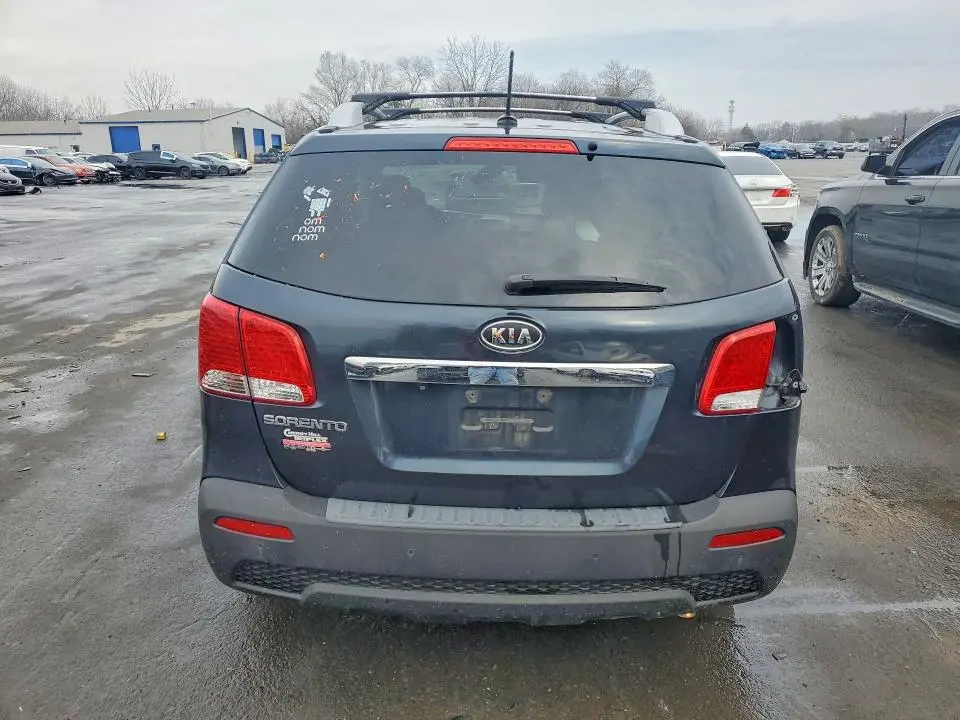 2013 KIA SORENTO LX  