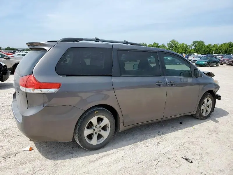 2012 TOYOTA SIENNA LE  