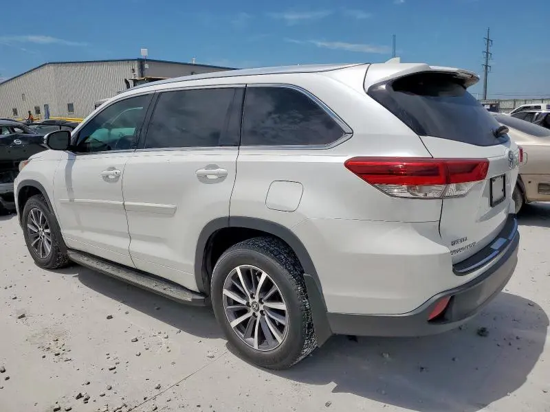 2017 TOYOTA HIGHLANDER SE  