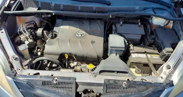 2011 TOYOTA SIENNA LE  