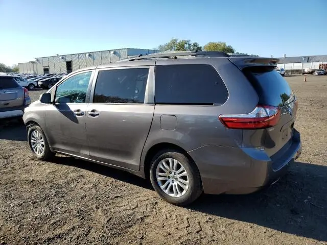 2017 TOYOTA SIENNA XLE