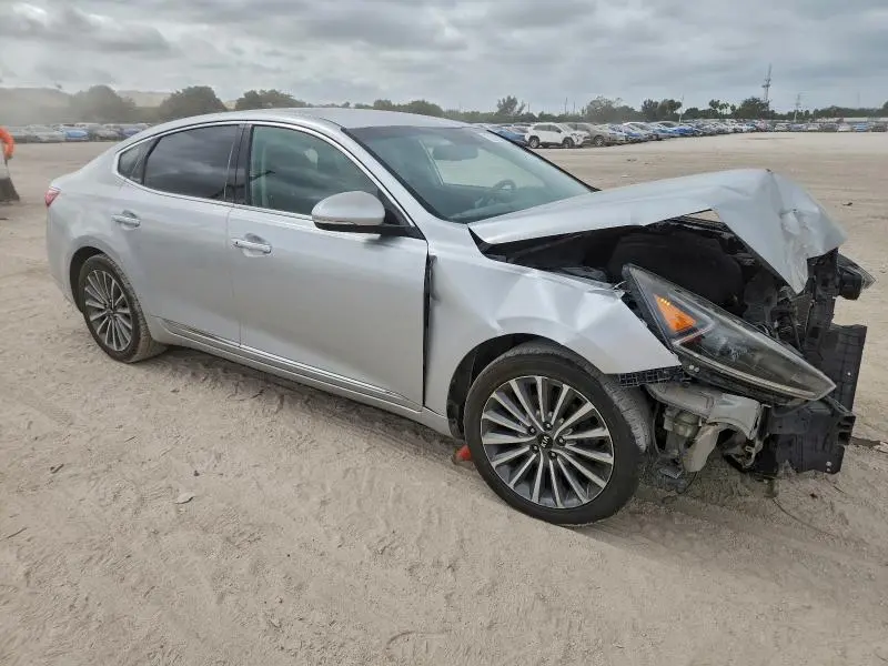 2017 KIA CADENZA PREMIUM  