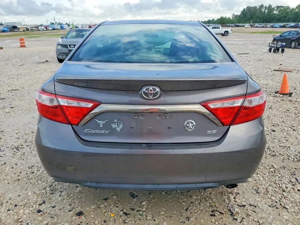 2015 TOYOTA CAMRY SE  