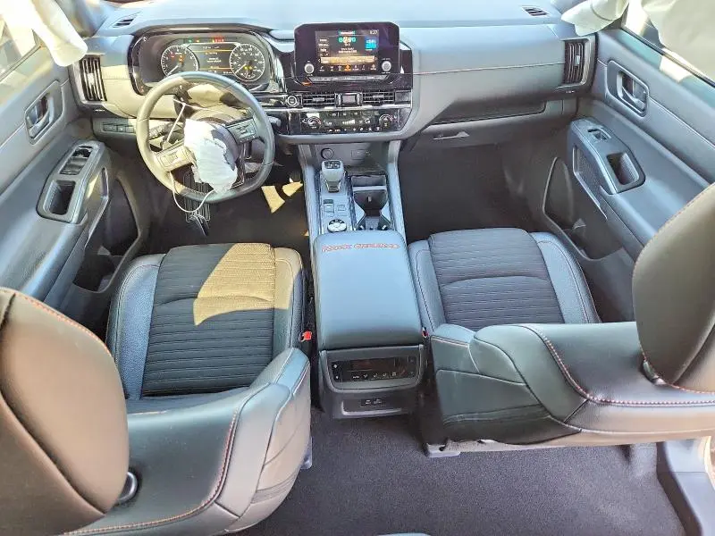 2023 NISSAN PATHFINDER SV  