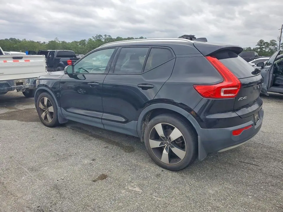 2021 VOLVO XC40 T5 MOMENTUM  