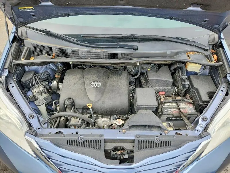 2017 TOYOTA SIENNA LE  