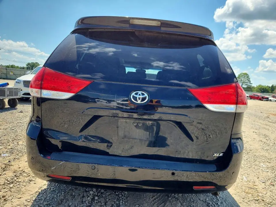 2013 TOYOTA SIENNA XLE 8-PASSENGER  