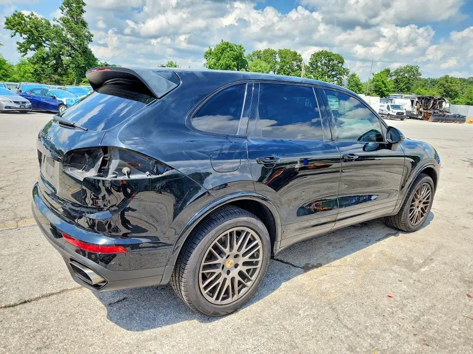 2017 PORSCHE CAYENNE   
