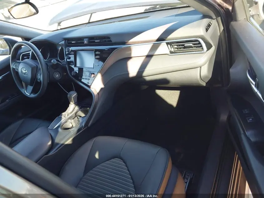 2018 TOYOTA CAMRY SE