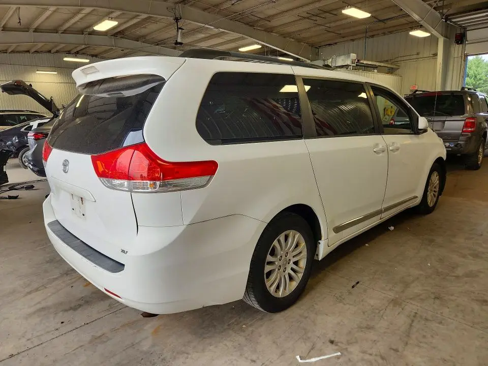 2011 TOYOTA SIENNA XLE 8-PASSENGER  