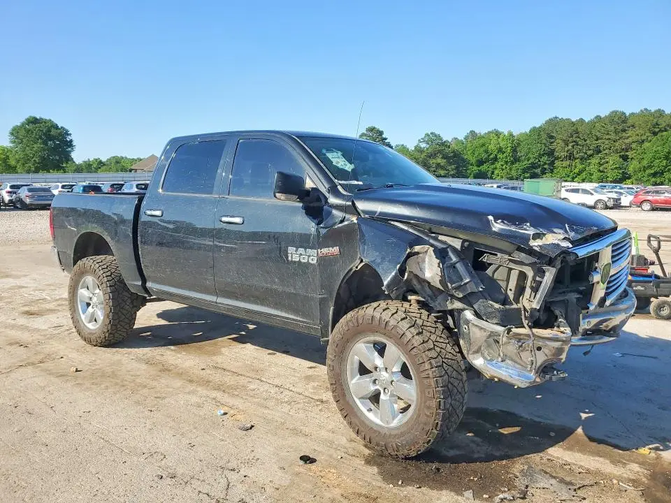2016 RAM 1500 SLT  