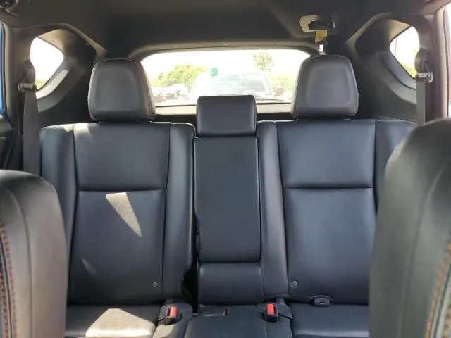 2016 TOYOTA RAV4 SE  