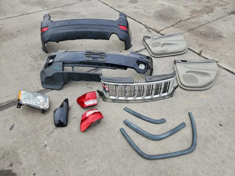 2011 JEEP GRAND CHEROKEE LAREDO  