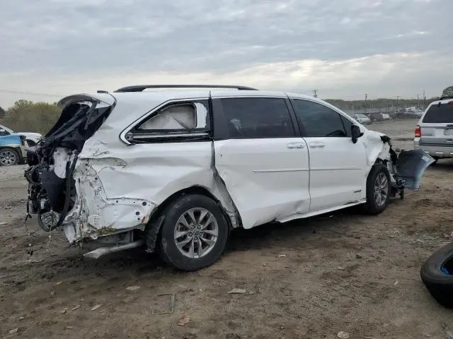 2021 TOYOTA SIENNA LE  