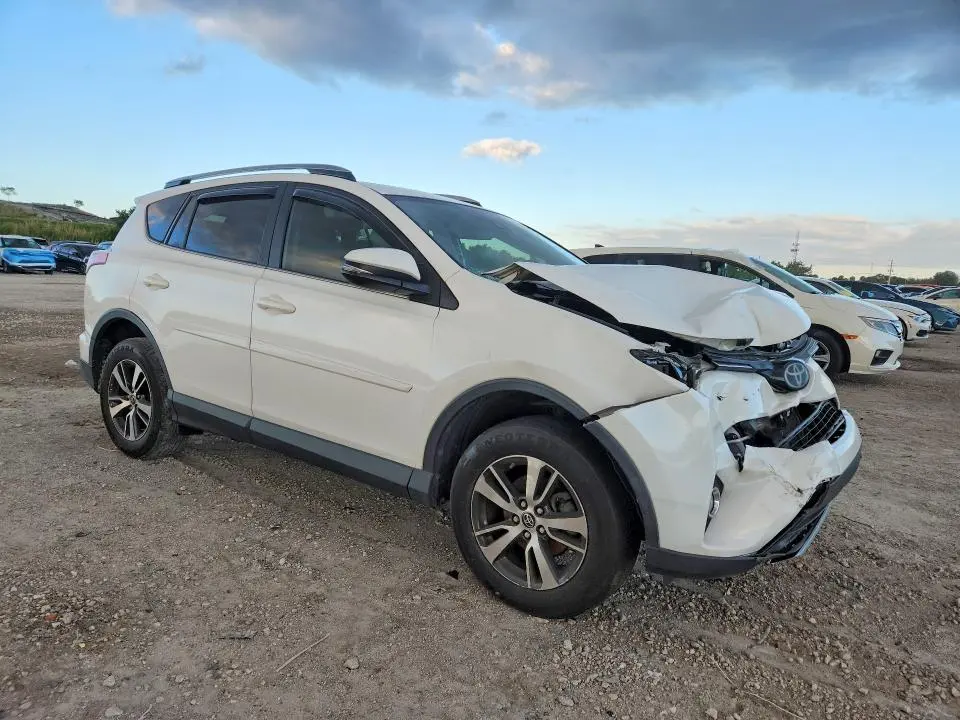 2017 TOYOTA RAV4 XLE  