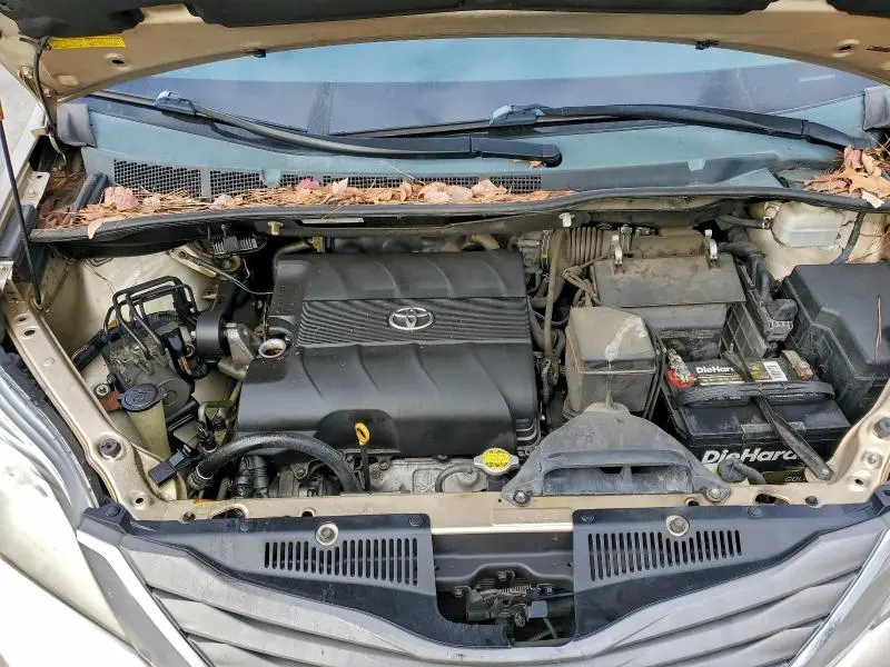 2012 TOYOTA SIENNA XLE  