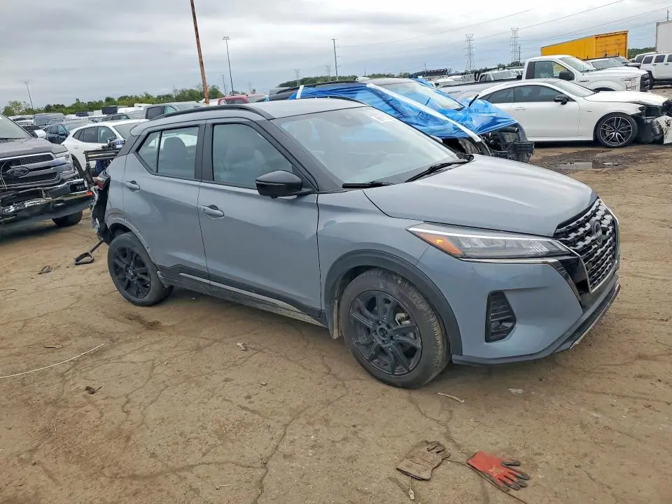 2023 NISSAN KICKS SR  