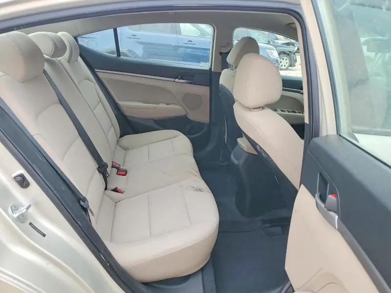 2018 HYUNDAI ELANTRA SE  