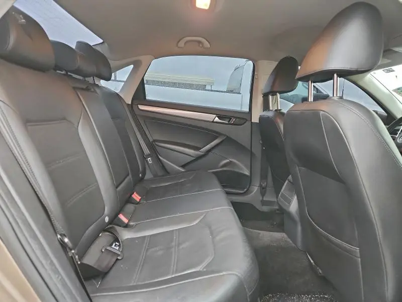 2015 VOLKSWAGEN PASSAT S  