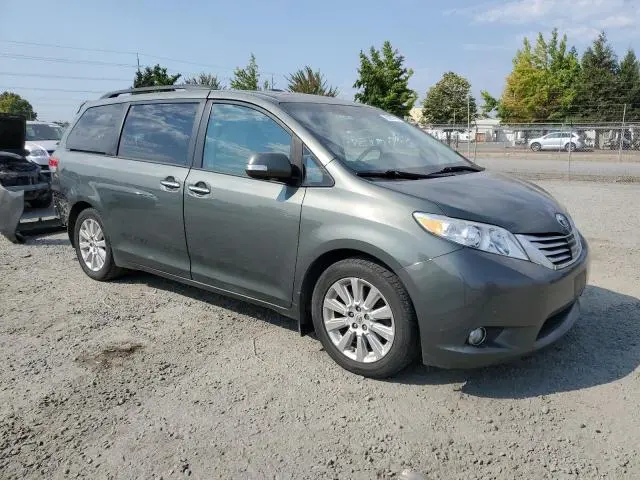 2013 TOYOTA SIENNA XLE  