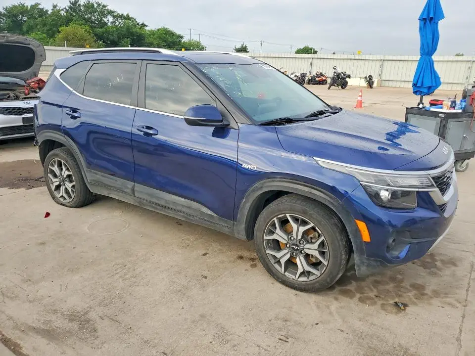 2022 KIA SELTOS EX  