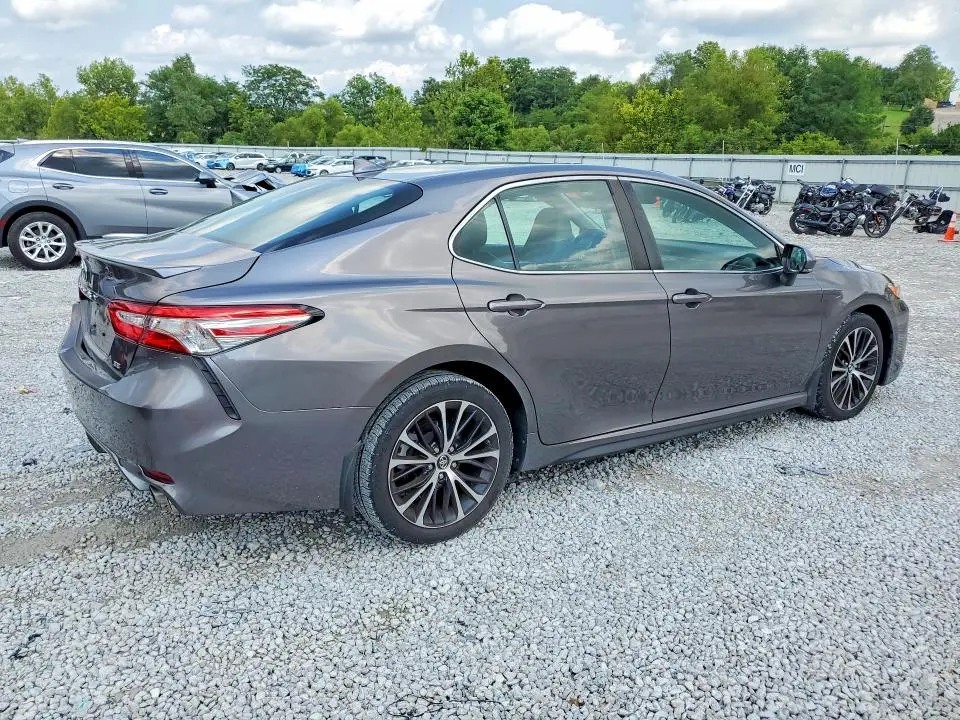 2019 TOYOTA CAMRY SE  