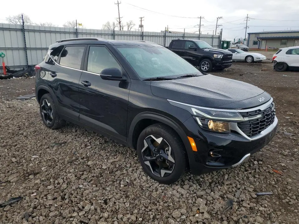 2024 KIA SELTOS EX  