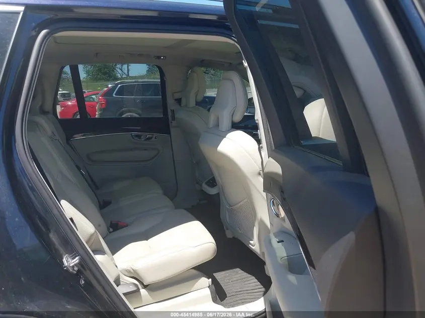 2016 VOLVO XC90 T6 MOMENTUM