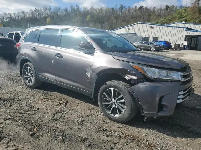 2019 TOYOTA HIGHLANDER SE  