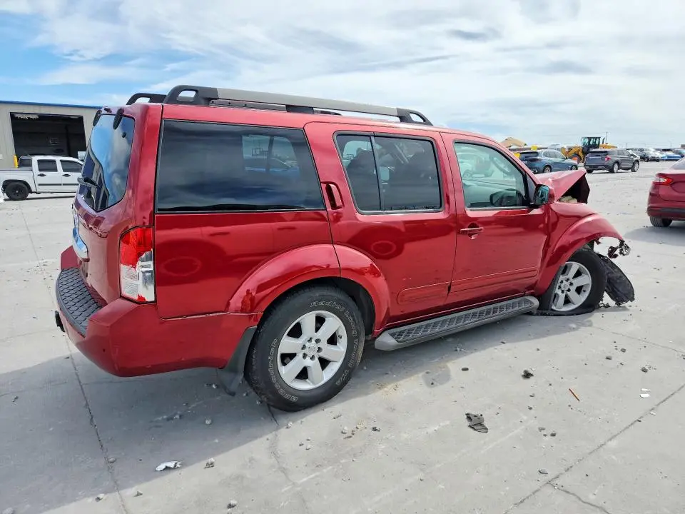 2011 NISSAN PATHFINDER S  