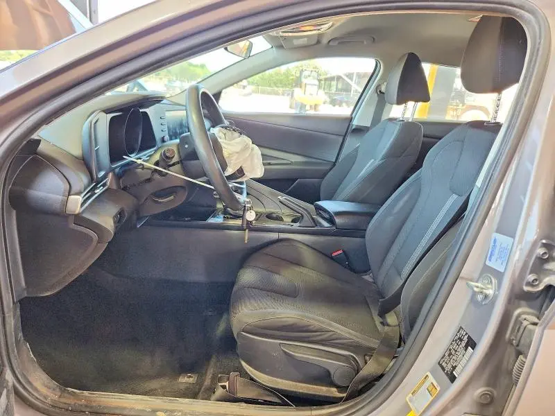 2022 HYUNDAI ELANTRA SE  
