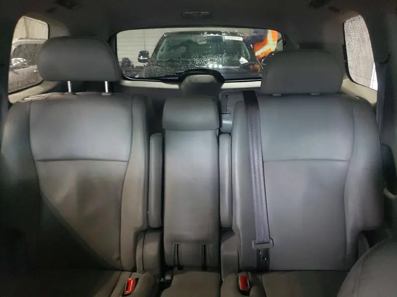 2012 TOYOTA HIGHLANDER SE  