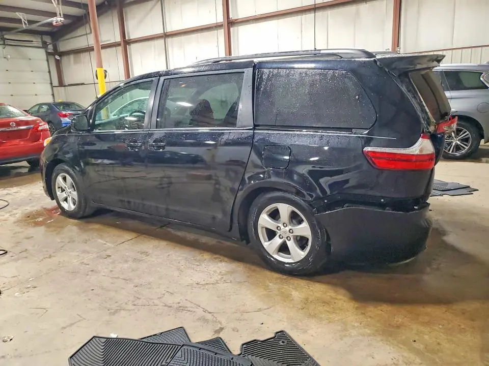 2015 TOYOTA SIENNA LE  
