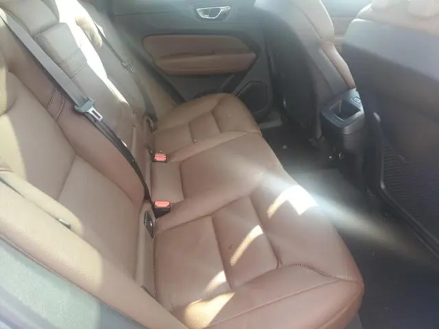 2020 VOLVO XC60 T5 MOMENTUM  