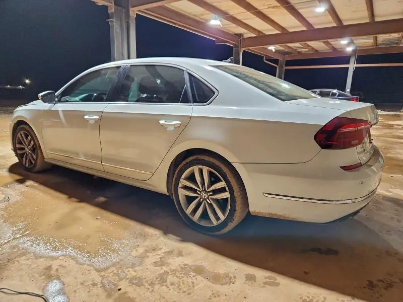 2017 VOLKSWAGEN PASSAT SE  