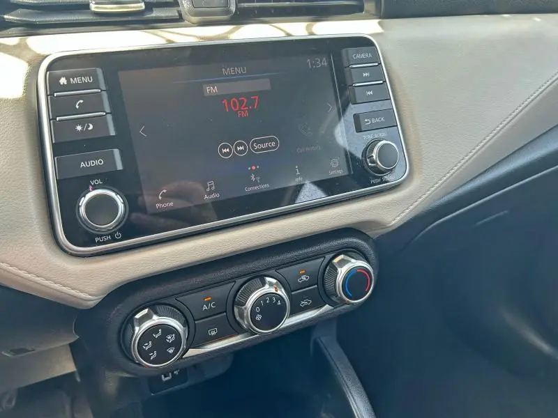 2021 NISSAN VERSA SV  