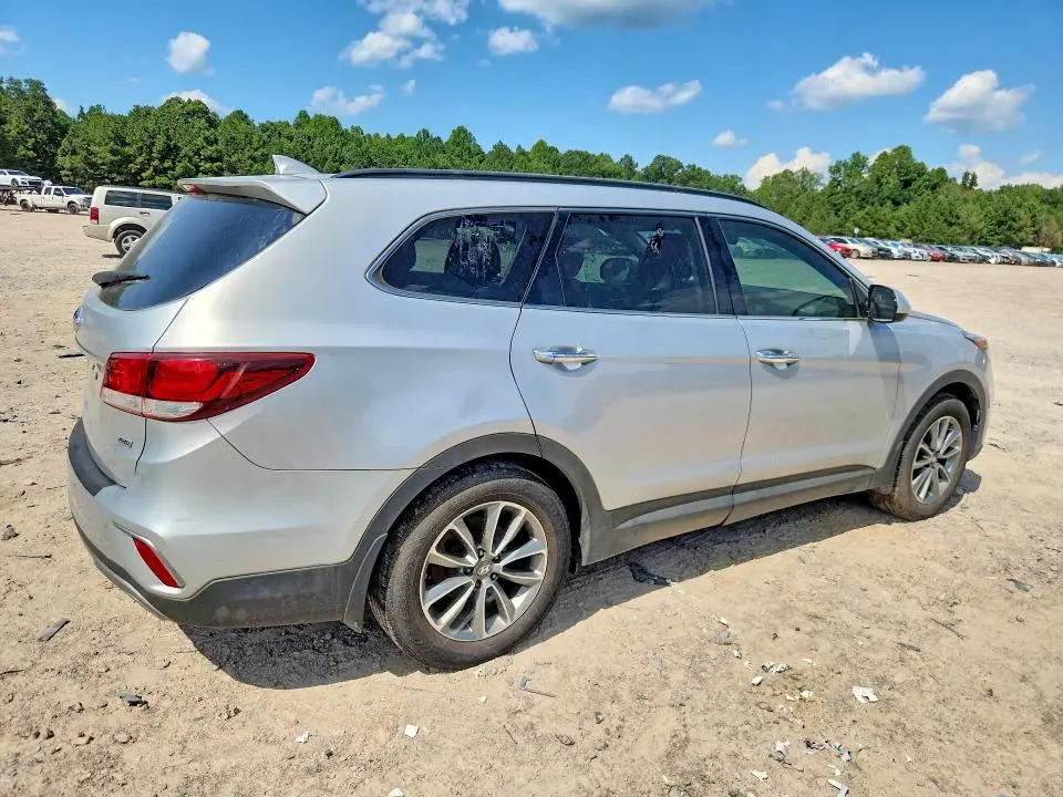 2017 HYUNDAI SANTA FE SE  