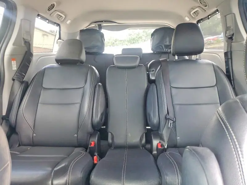 2017 TOYOTA SIENNA SE  