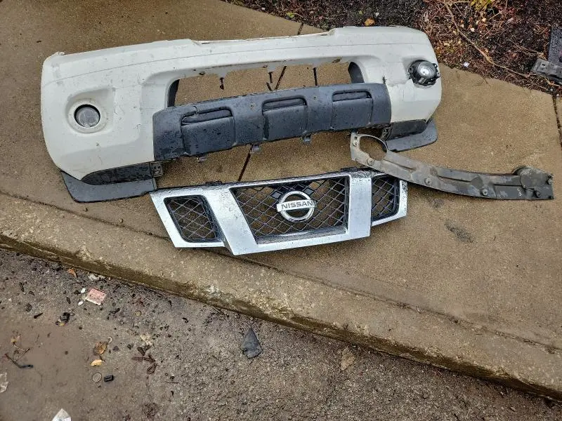 2015 NISSAN FRONTIER SV  