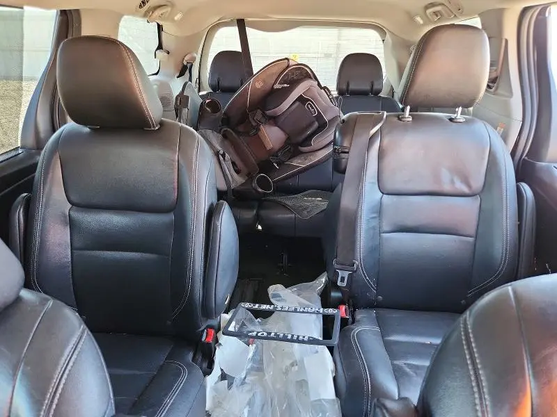 2019 TOYOTA SIENNA SE 8-PASSENGER  