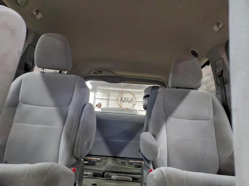 2017 TOYOTA SIENNA LE  