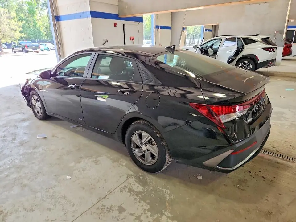 2024 HYUNDAI ELANTRA SE  